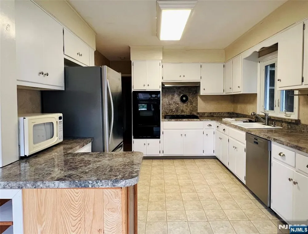 161 McKinley Place Ridgewood, NJ 07450
