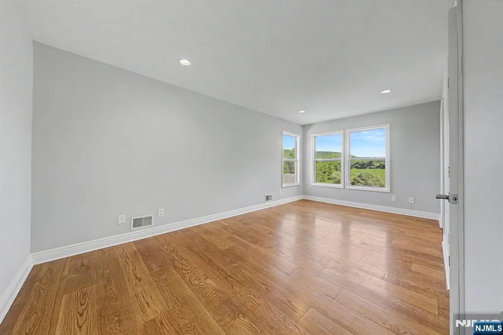 4 Michael Court Hamburg, NJ 07419