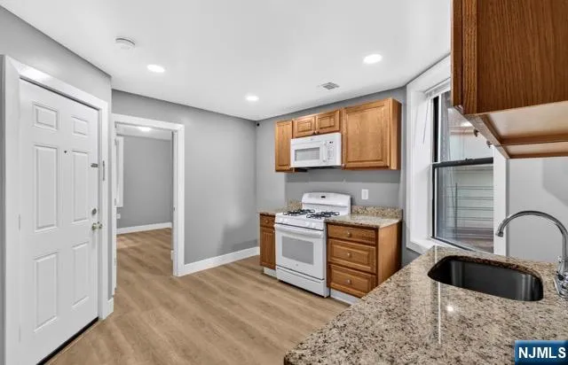220 3rd Street 17 Passaic, NJ 07055