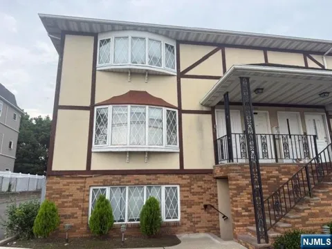 396 Harrison Avenue 101