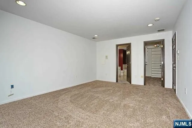 261 Riverwalk Way Q174 Clifton, NJ 07014