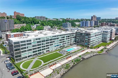 9 Somerset Lane 202
