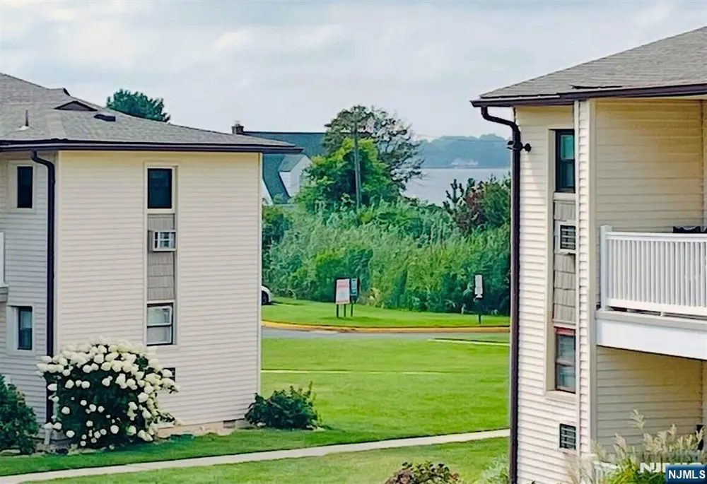 34 Wharfside Drive Monmouth Beach, NJ 07750