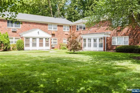 108 Regency Park