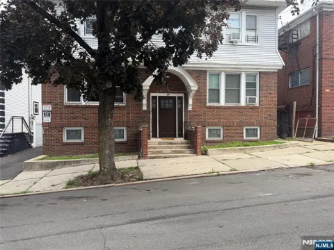 18 Breckenridge Terrace 1st Fl left