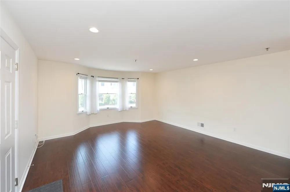 45 Royal Avenue 49 Hawthorne, NJ 07506