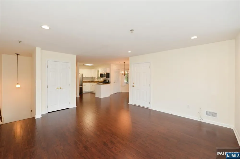 45 Royal Avenue 49 Hawthorne, NJ 07506