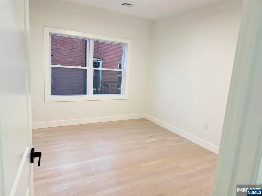 524 15th Street Newark, NJ 07103