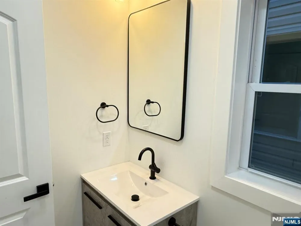 524 15th Street Newark, NJ 07103