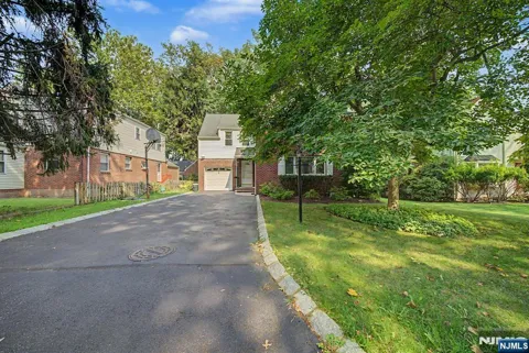 34 Esmond Place