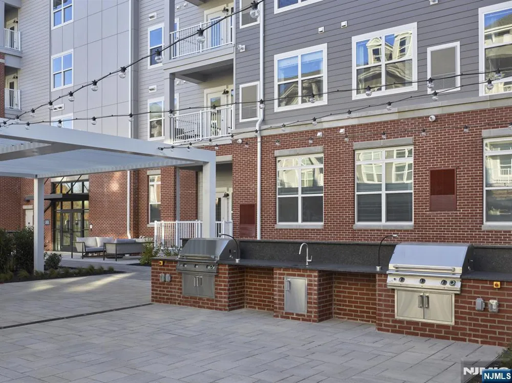 100 Eisenhower Parkway C1 Livingston, NJ 07039
