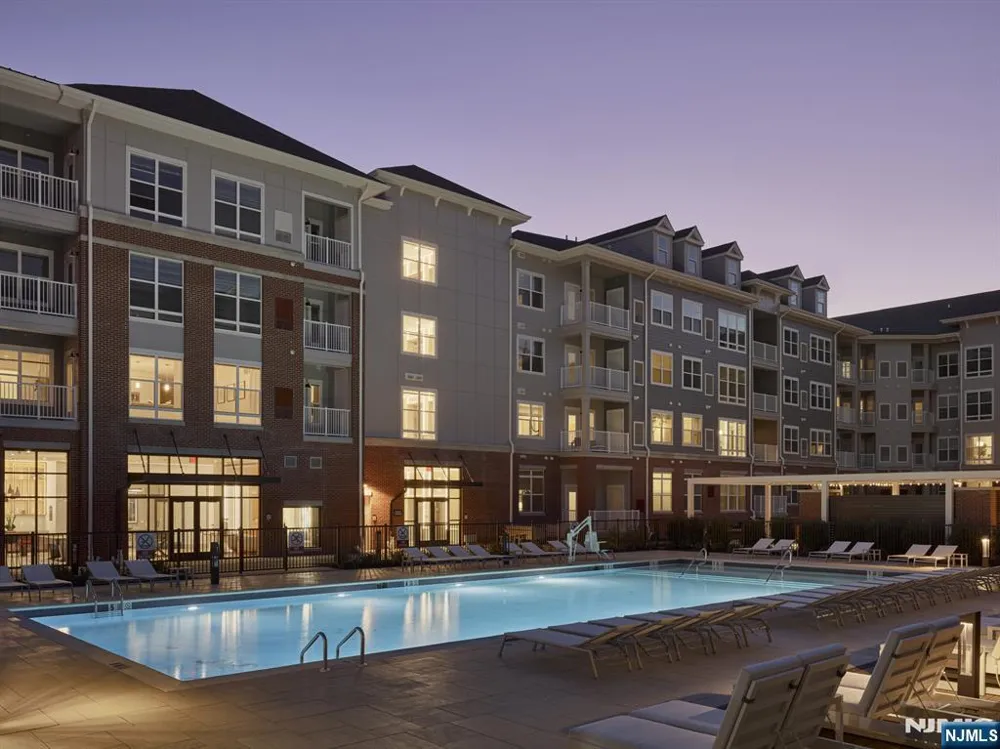 100 Eisenhower Parkway C1 Livingston, NJ 07039