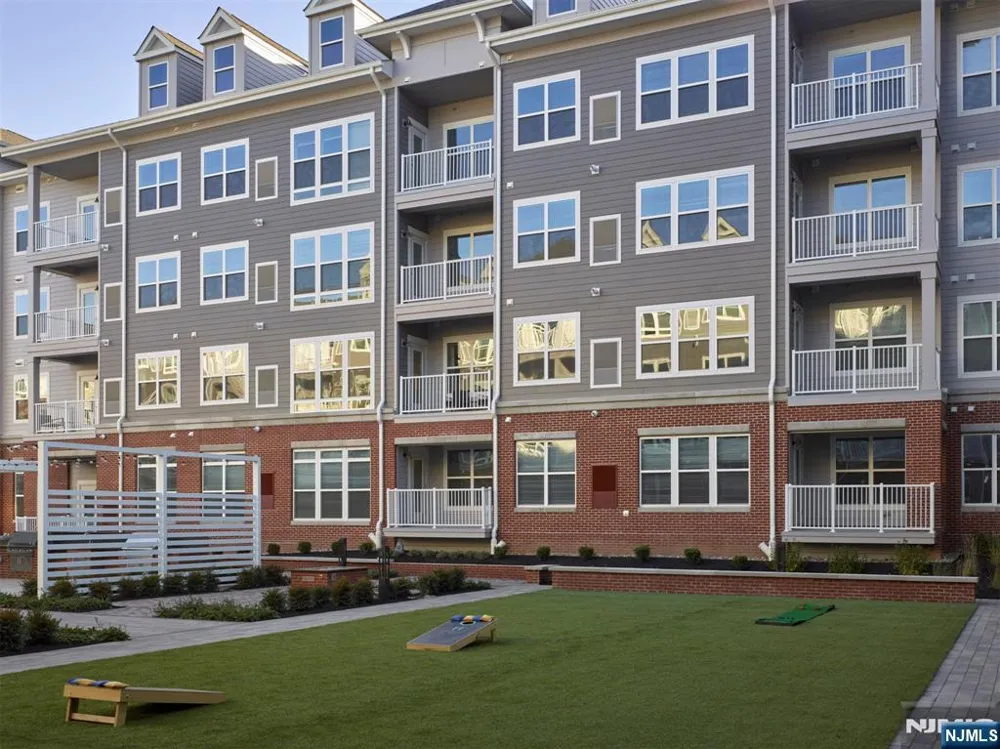 100 Eisenhower Parkway C1 Livingston, NJ 07039