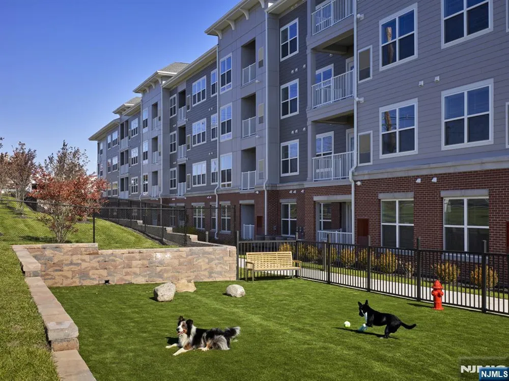 100 Eisenhower Parkway C1 Livingston, NJ 07039