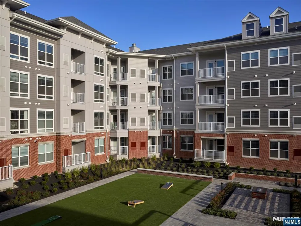 100 Eisenhower Parkway C1 Livingston, NJ 07039