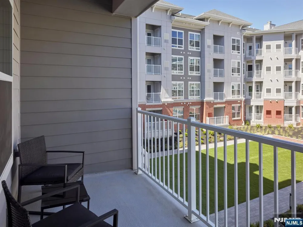 100 Eisenhower Parkway C1 Livingston, NJ 07039