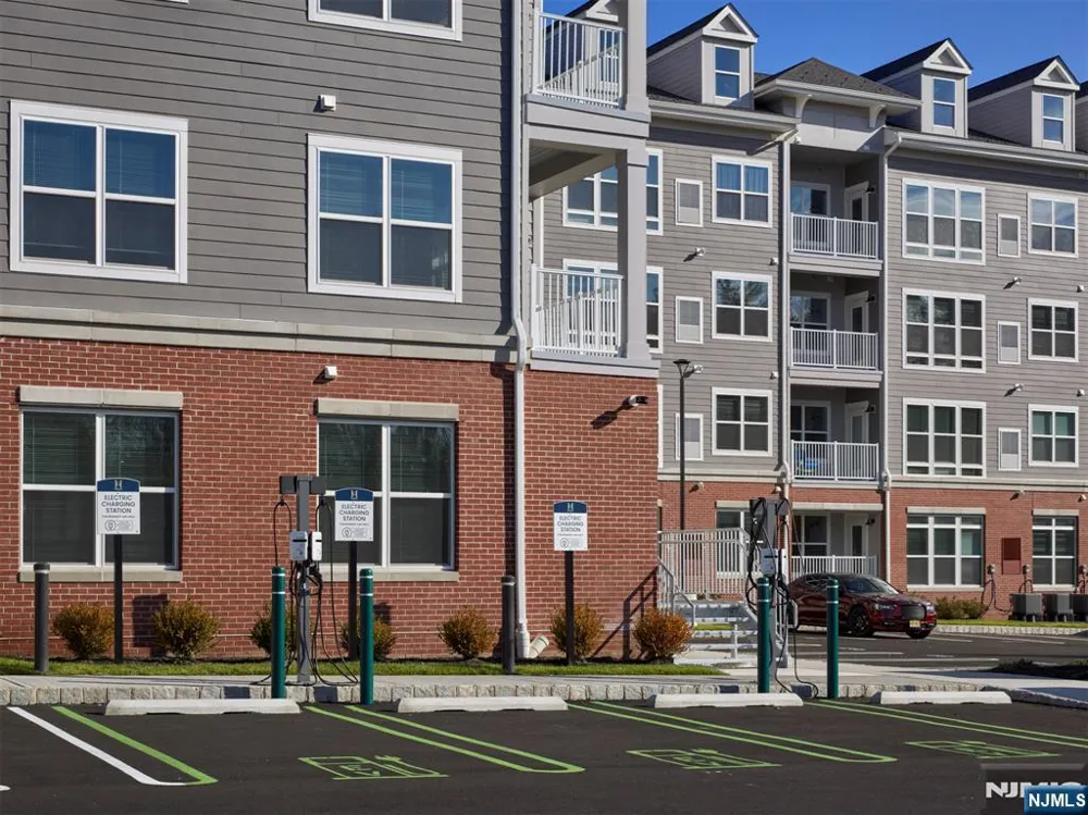 100 Eisenhower Parkway C1 Livingston, NJ 07039