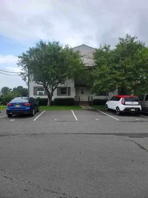 390 Lake Shore West #B Unit B