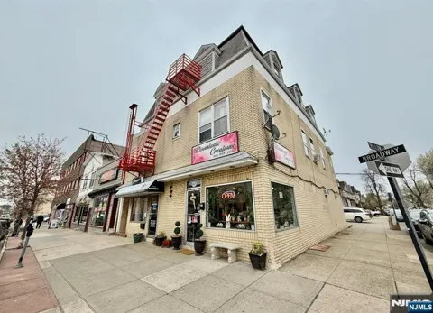718 Broadway APT5
