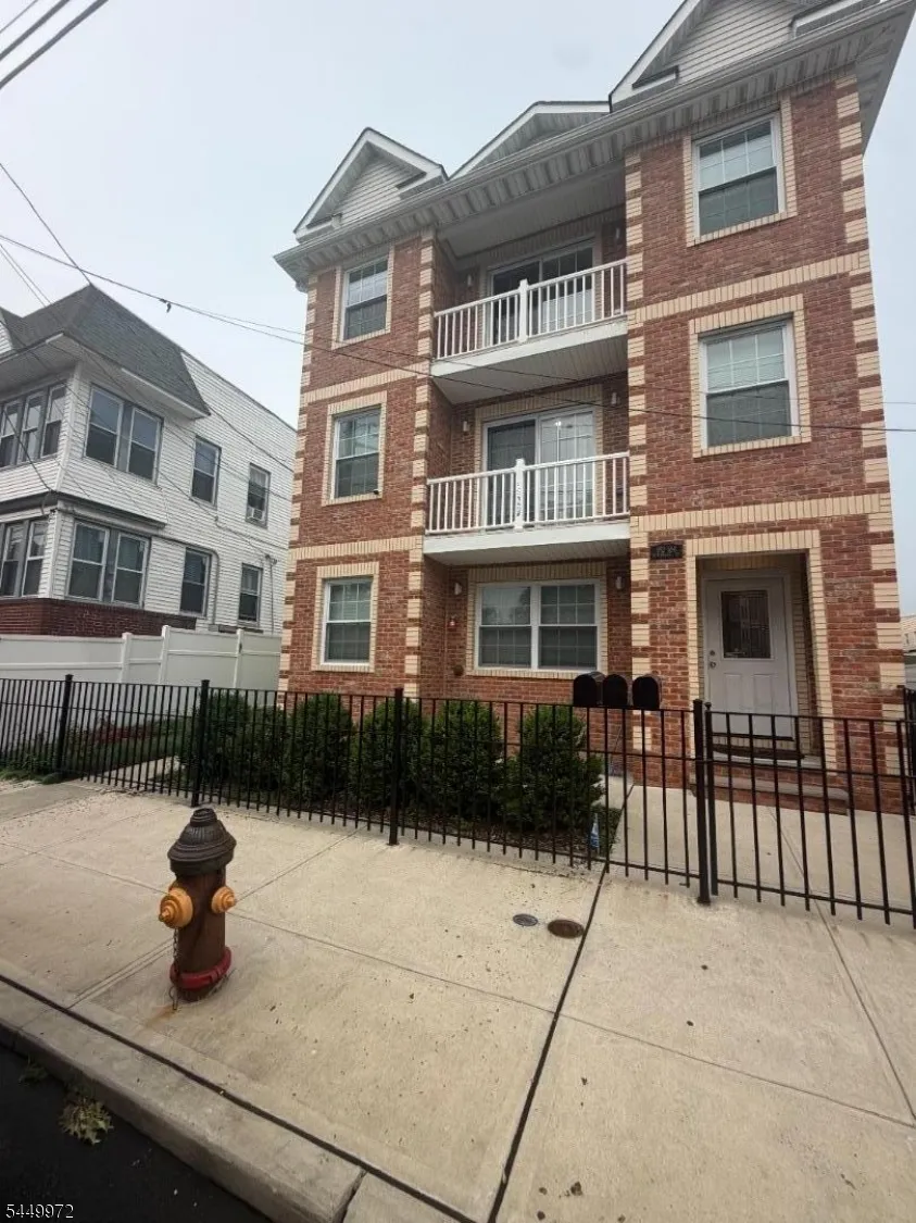 182 Wainwright St Newark City, NJ 07112