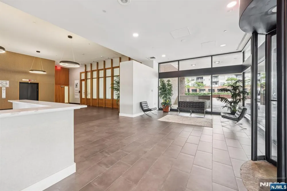 2 Executive Drive 807 Fort Lee, NJ 07024