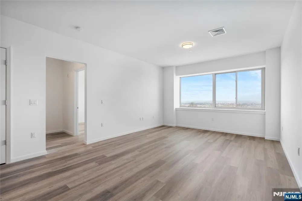 2 Executive Drive 807 Fort Lee, NJ 07024