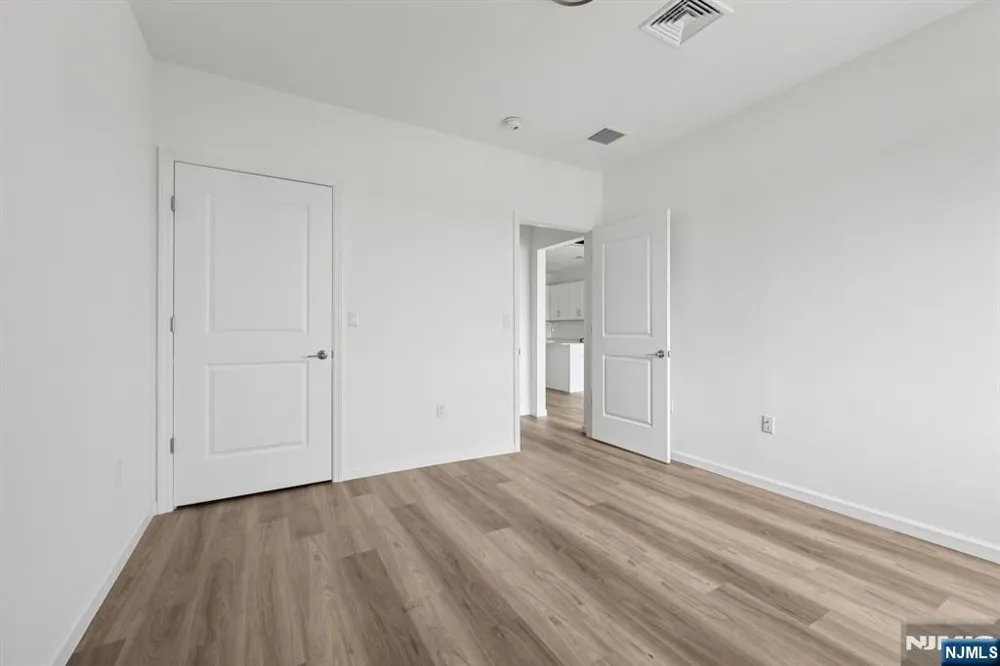 2 Executive Drive 807 Fort Lee, NJ 07024