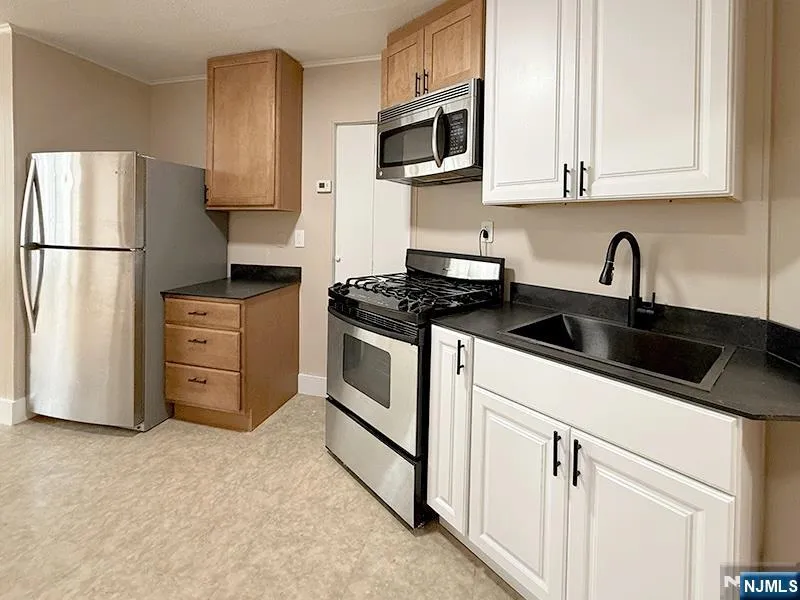 41 Tyson Place 1 Bergenfield, NJ 07621