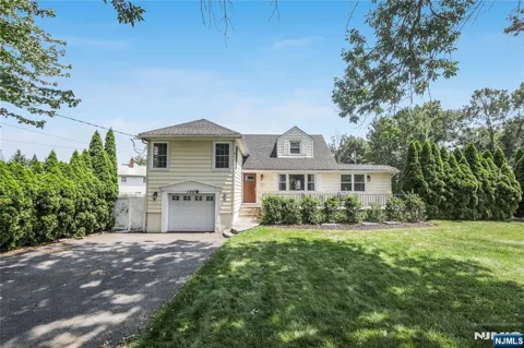122 Village Circle West