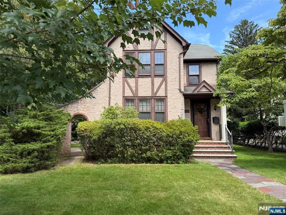 37 Columbus Avenue Harrington Park, NJ 07640