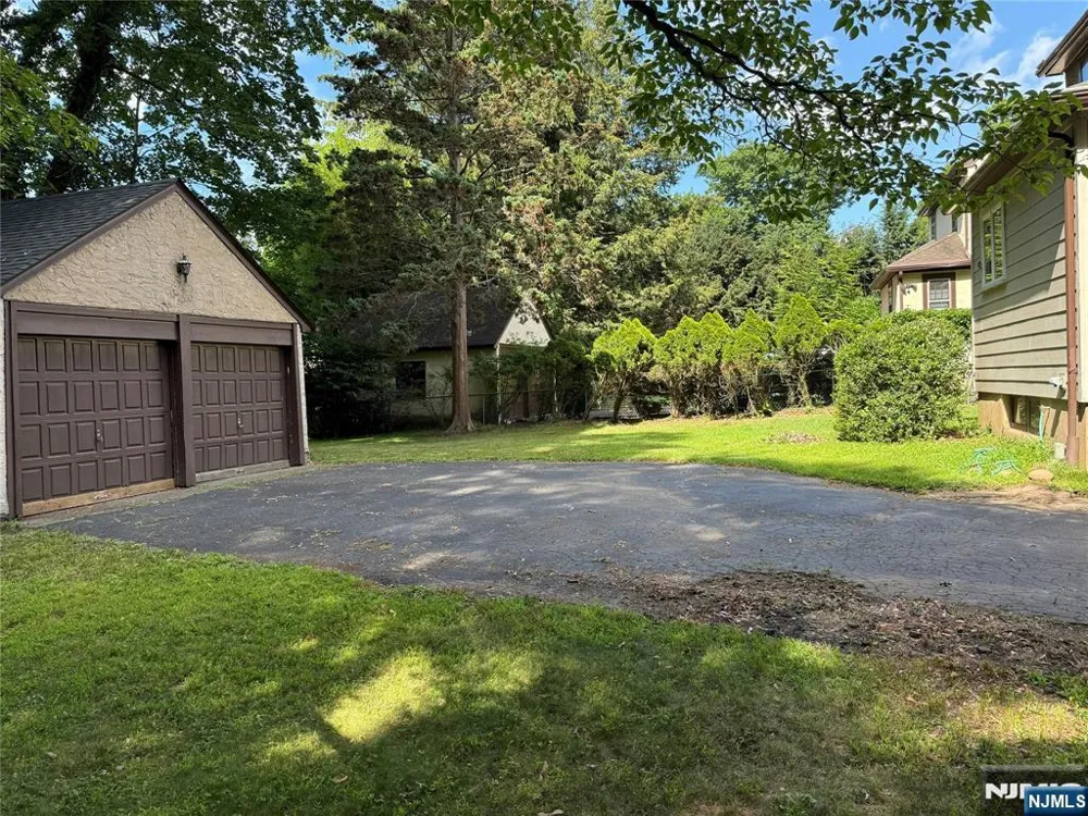37 Columbus Avenue Harrington Park, NJ 07640