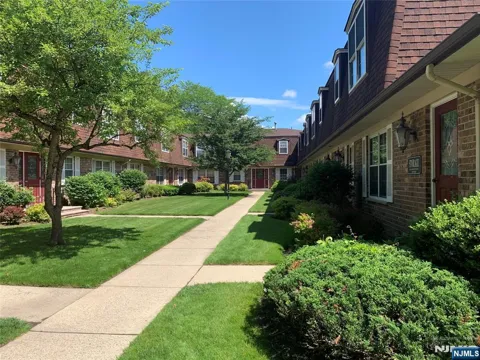 340 Sutton Place 340