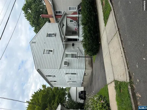 8 8th Avenue
