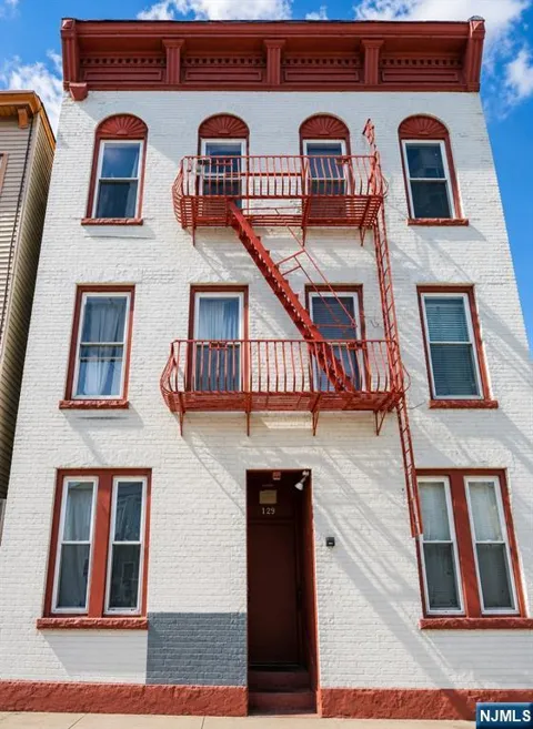 129 3rd Street APT #3