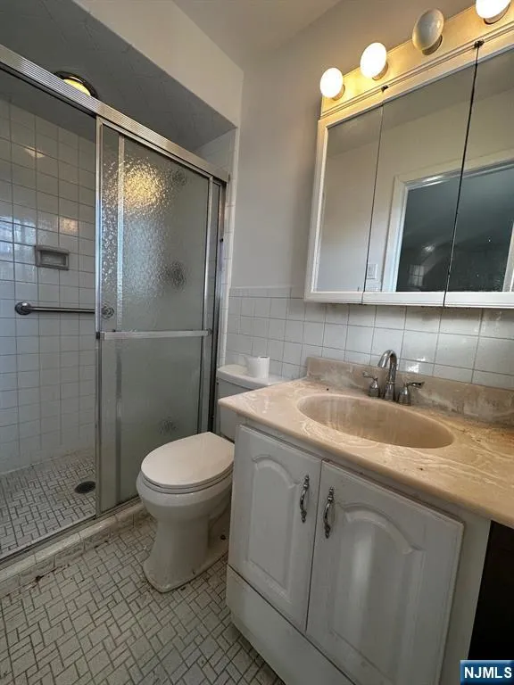 48 Lynn Court Bogota, NJ 07603