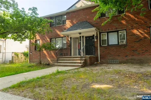 206 1st Street 2L