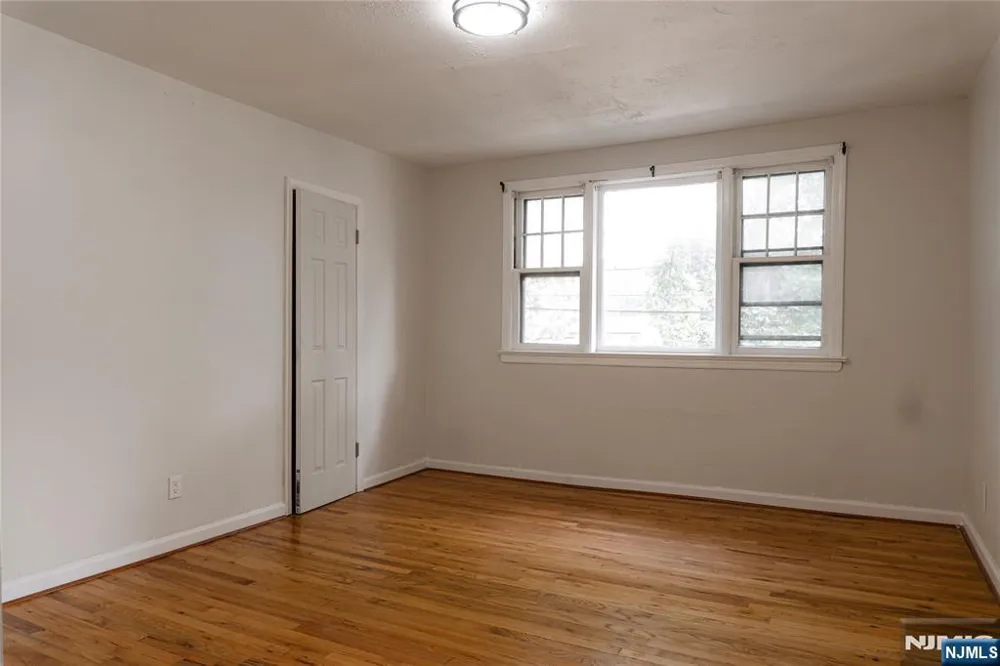 206 1st Street 2L Englewood, NJ 07631