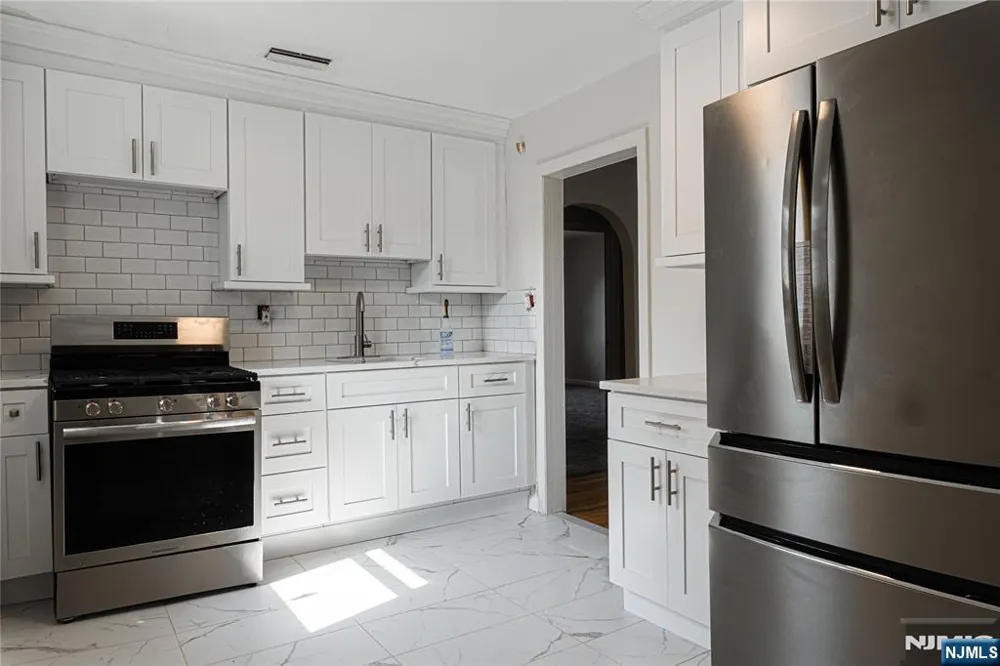 206 1st Street 2L Englewood, NJ 07631