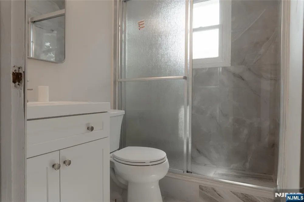 206 1st Street 2L Englewood, NJ 07631