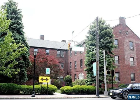 418 Main Street B2