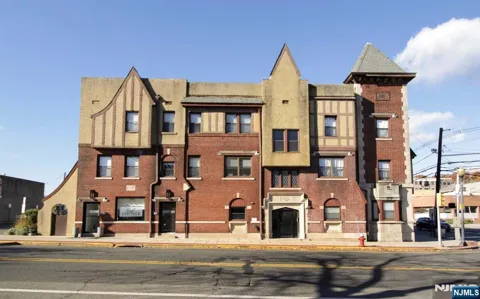 54-56 Oak Street 3