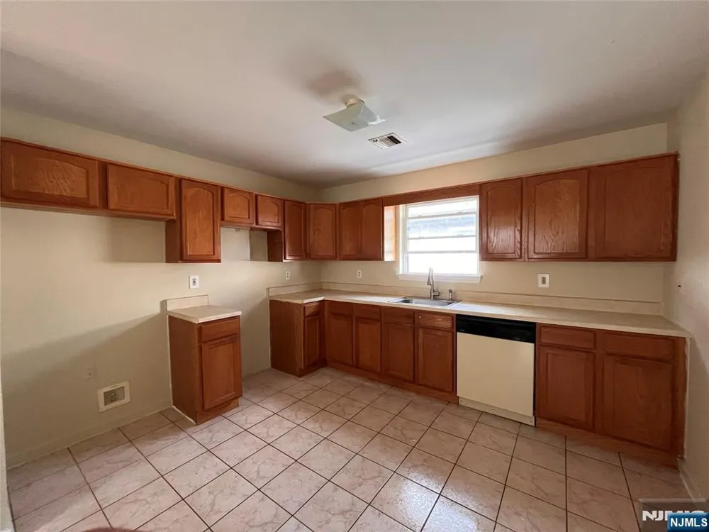 19 Halleck Street Newark, NJ 07104