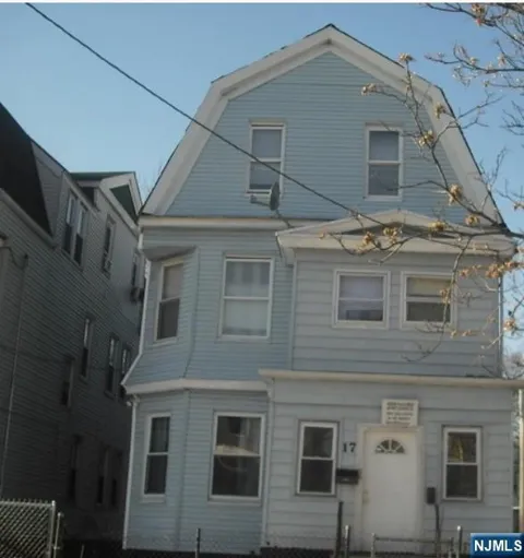 17 Cedar Street 3rd Floor