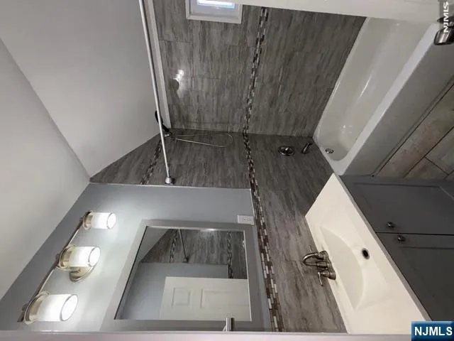 17 Cedar Street 3rd Floor Newark, NJ 07106