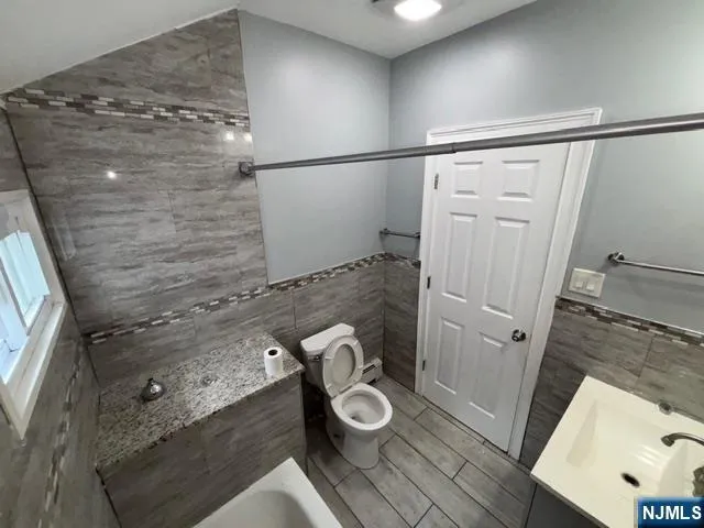 17 Cedar Street 3rd Floor Newark, NJ 07106