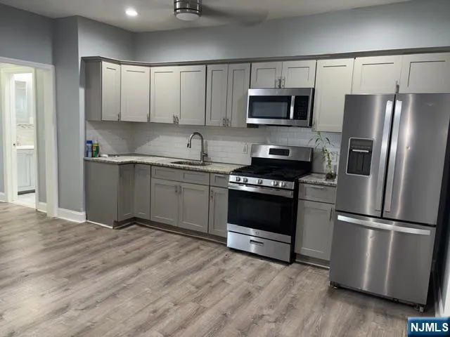 17 Cedar Street 3rd Floor Newark, NJ 07106