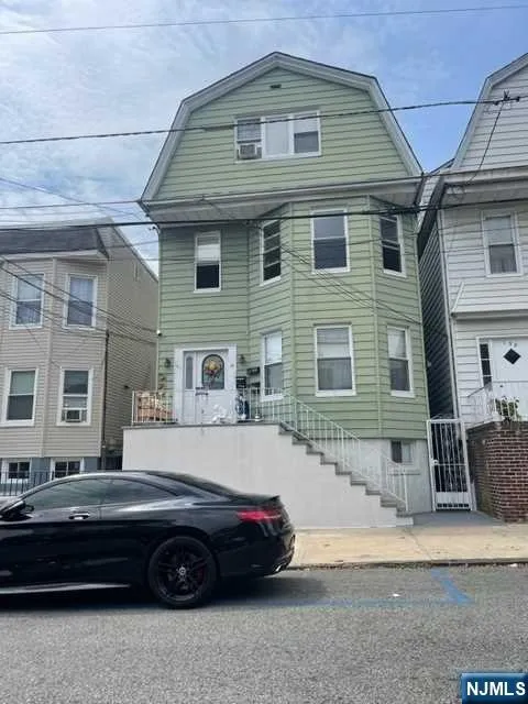 140 Hoyt Street