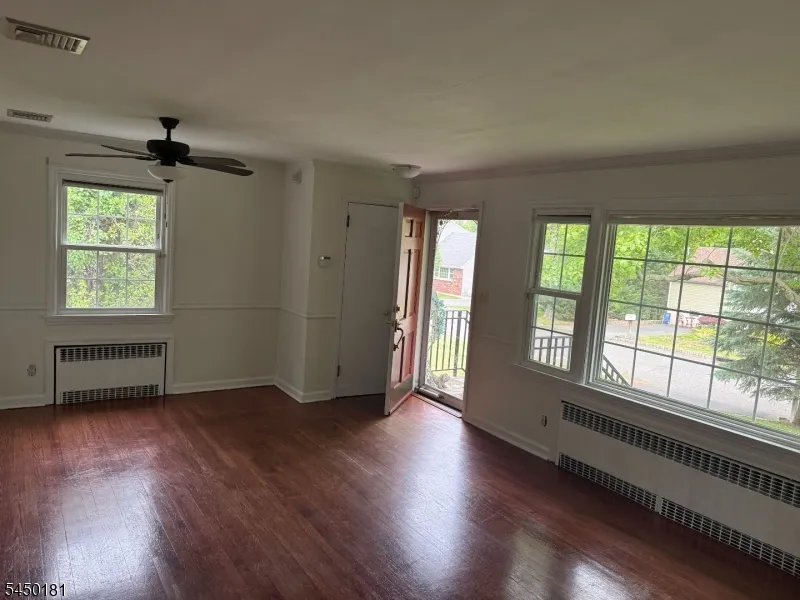 18 Carrol St Fairfield, NJ 07004
