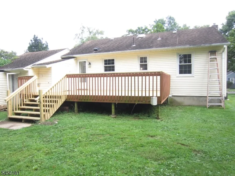 18 Carrol St Fairfield, NJ 07004