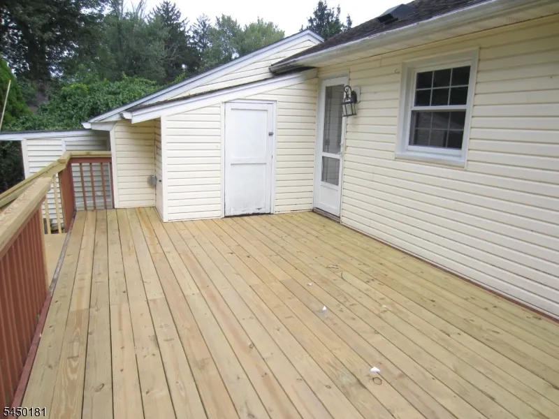 18 Carrol St Fairfield, NJ 07004